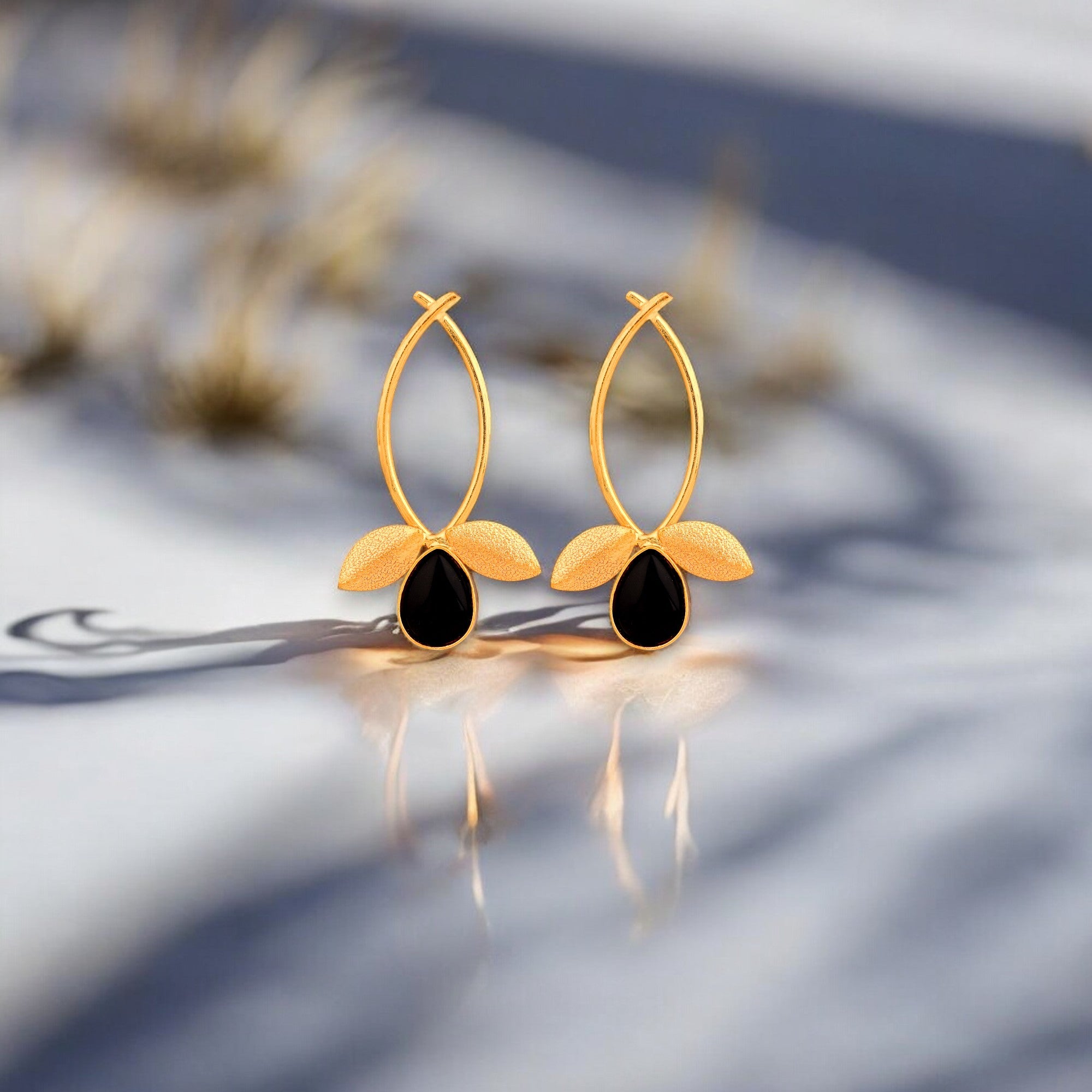 Lustrous Leaflets (black)