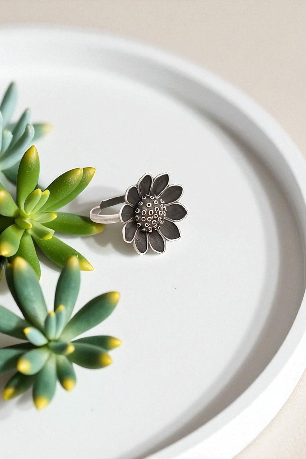Antique Daisy -Ring