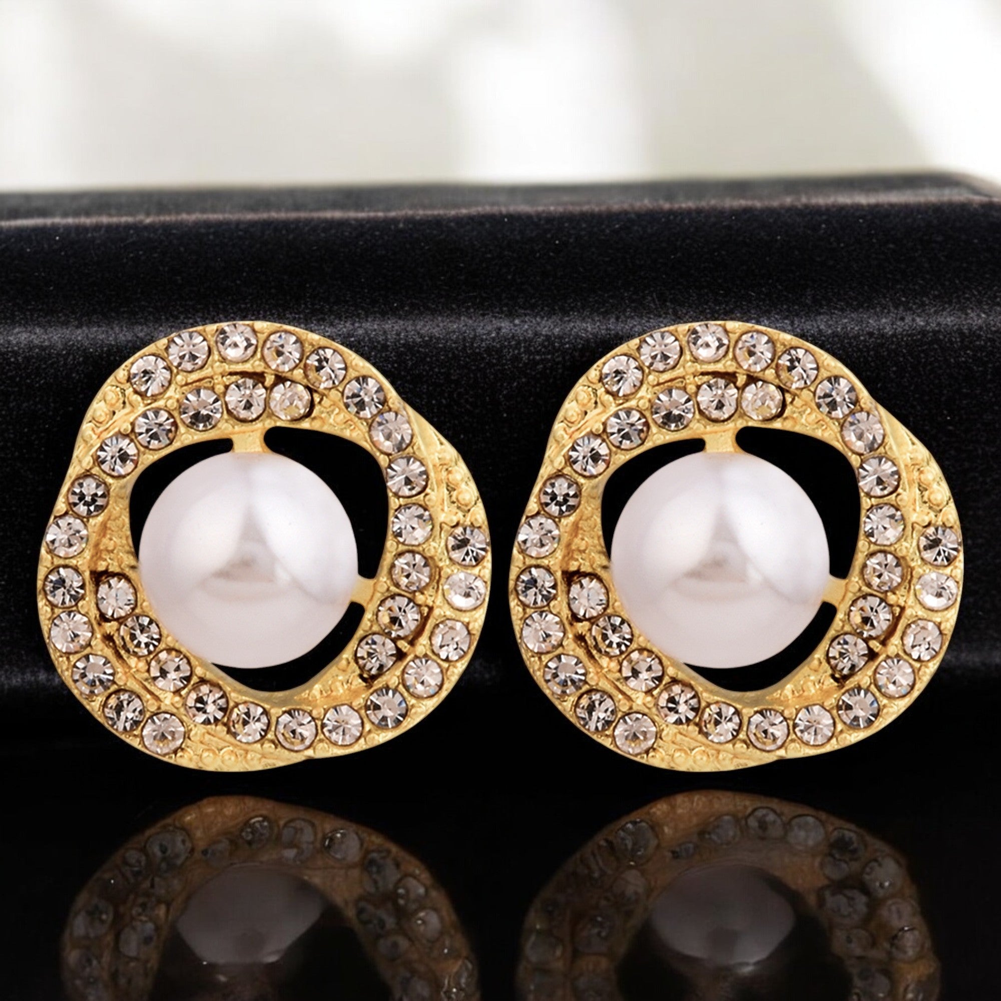 Golden Luxe Pearl Earrings