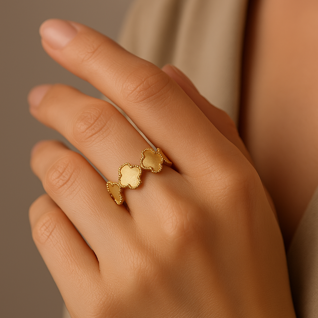 Mira Clover Ring