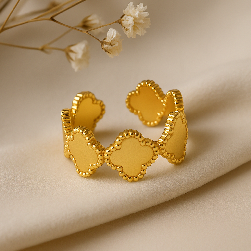 Mira Clover Ring