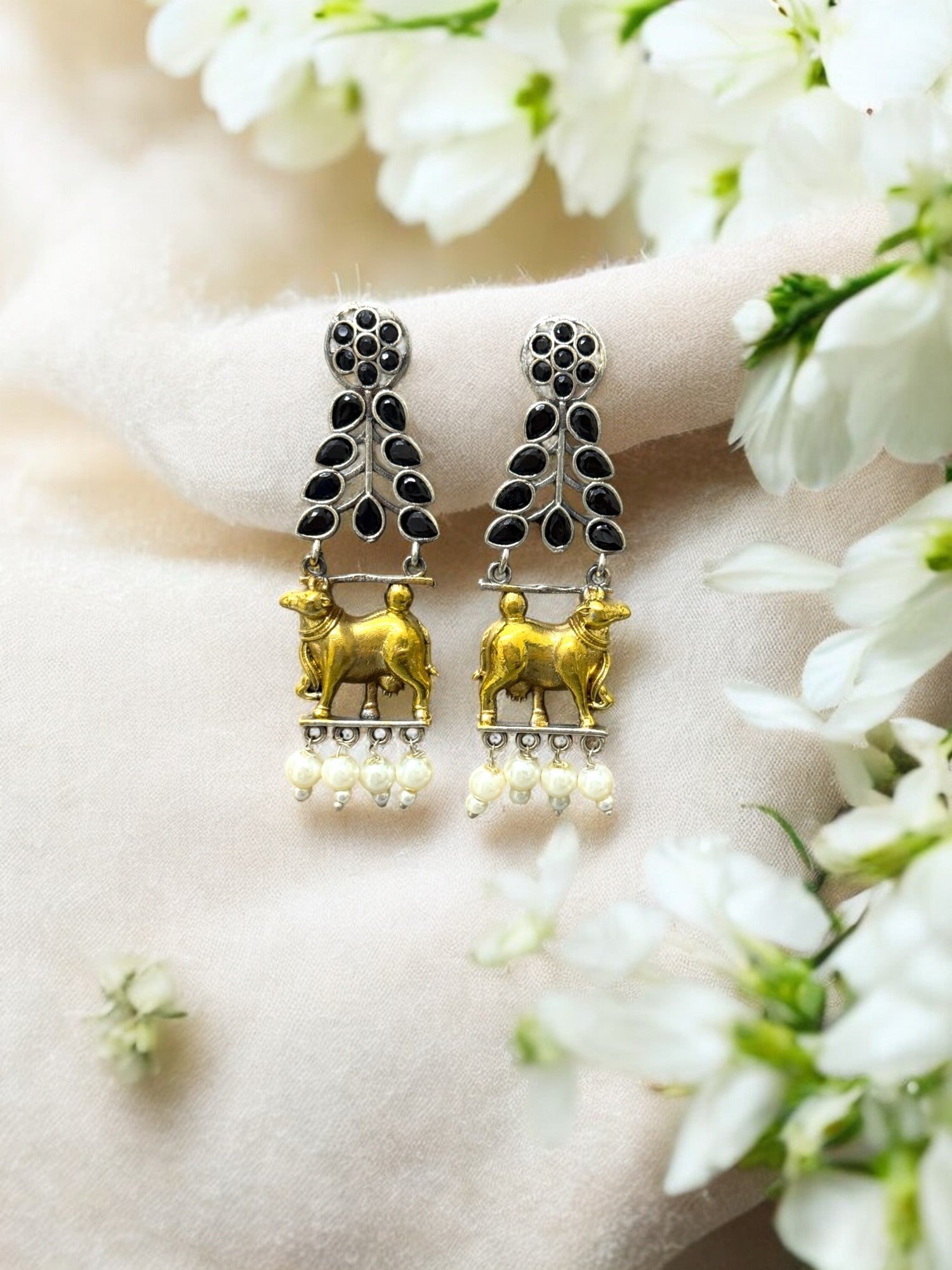 Kamadhenu Grace Earrings-black
