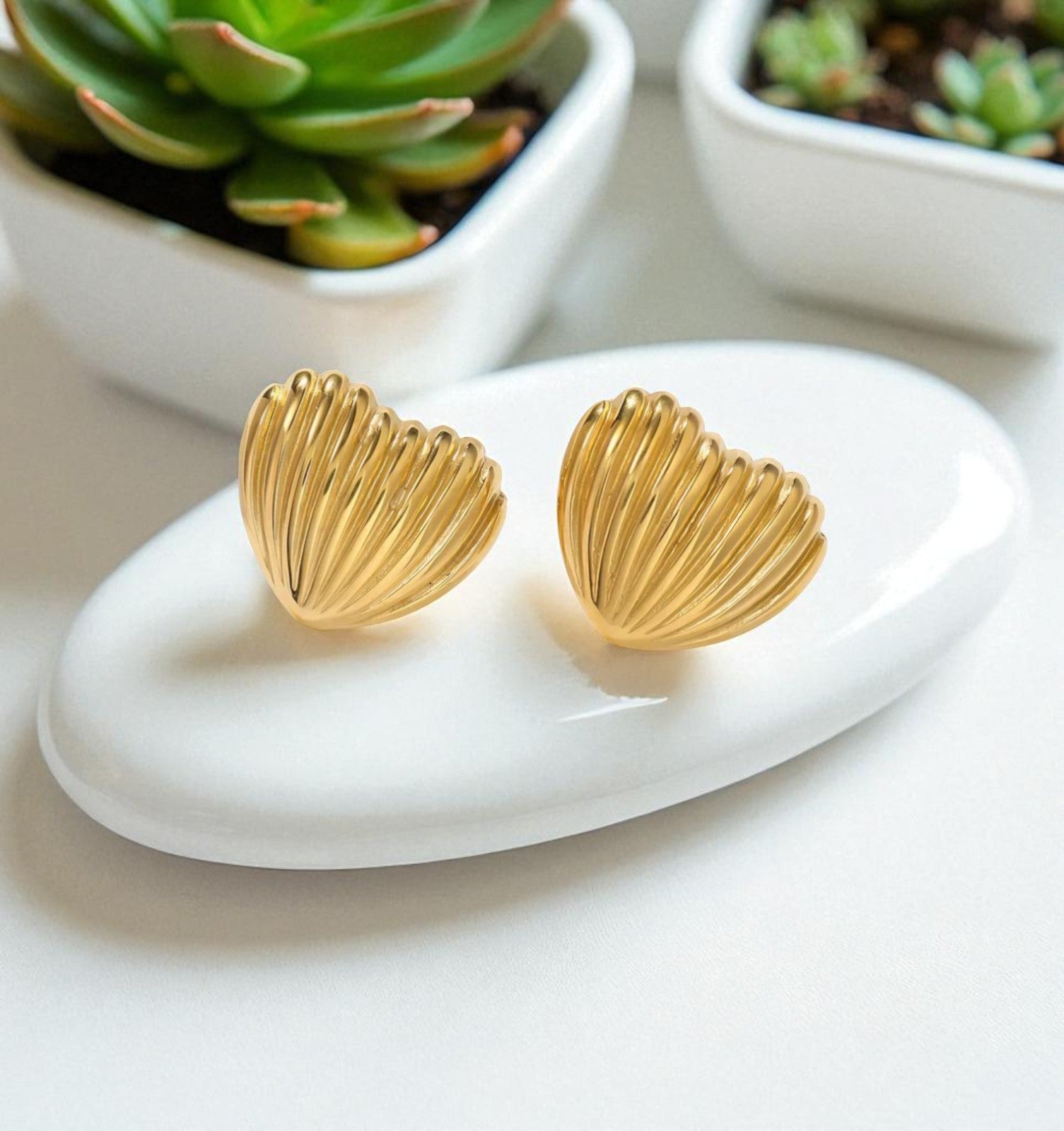 SHELL HEART EARRINGS